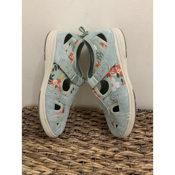 Earth Origins Shoes Effie Dusty Green Floral Hook Loop Suede Fisherman 8.5 - Picture 1 of 9
